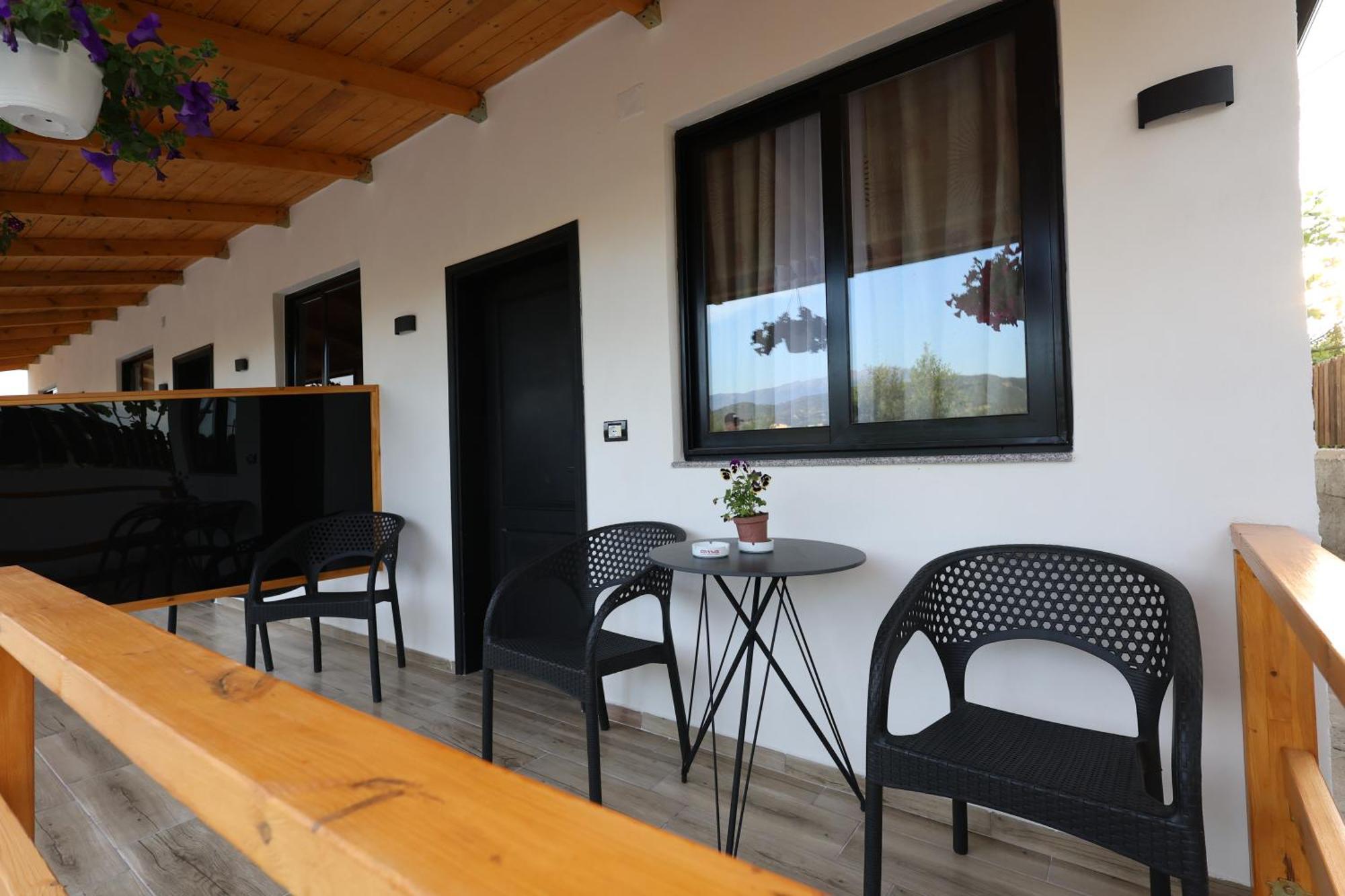 Olive Oasis Studio เบราท ภายนอก รูปภาพ