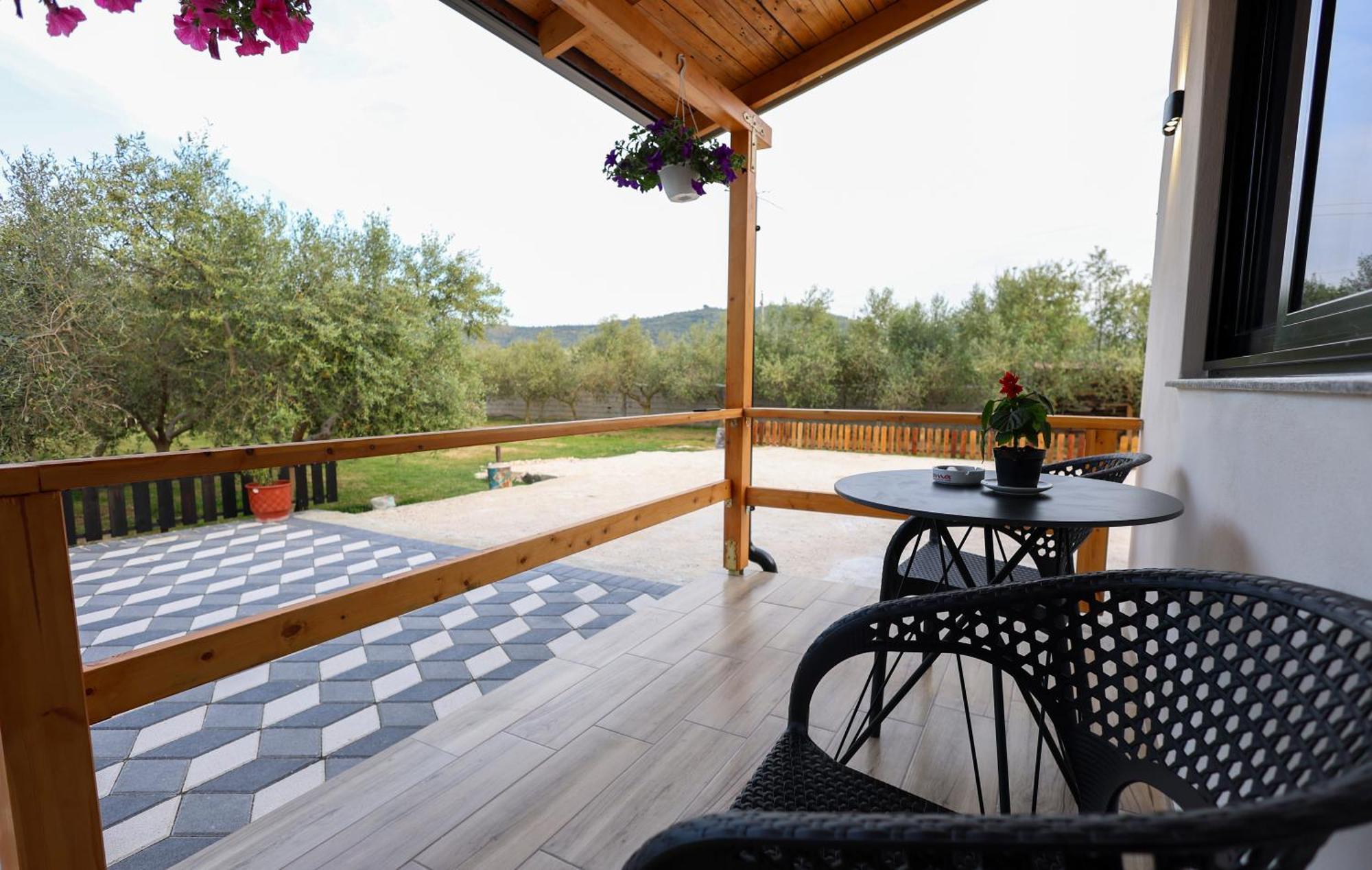 Olive Oasis Studio เบราท ภายนอก รูปภาพ